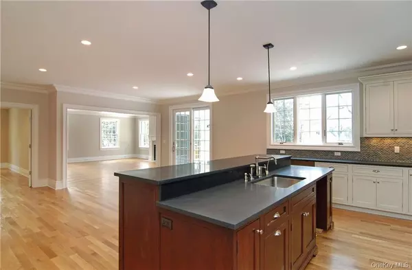 Scarsdale, NY 10583,9 Oak WAY