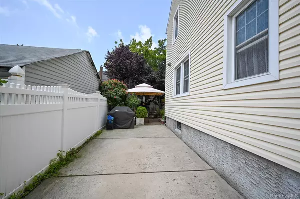 Whitestone, NY 11357,146-11 20 RD