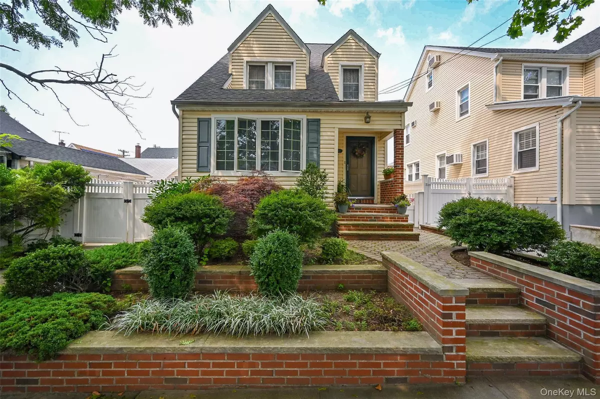 Whitestone, NY 11357,146-11 20 RD