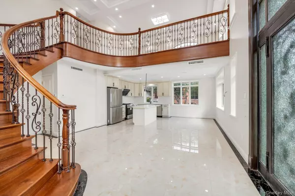 Little Neck, NY 11362,57-27 246th PL