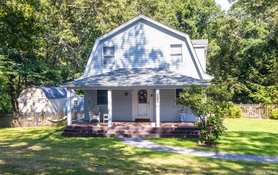 31 Ashton RD, Medford, NY 11763