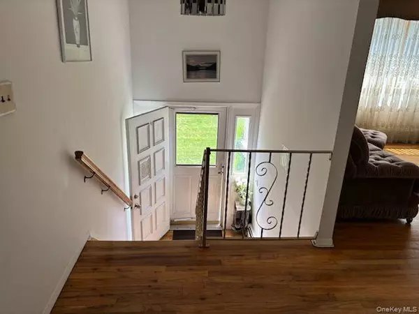 West Babylon, NY 11704,83 Justice ST