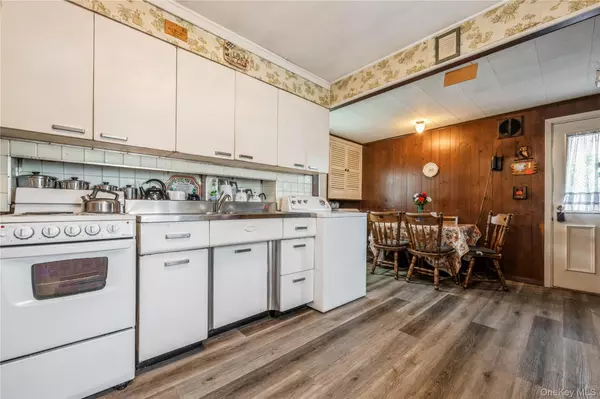 Levittown, NY 11756,41 Chase LN