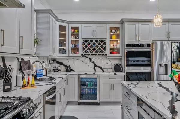 Floral Park, NY 11001,183 Arthur AVE