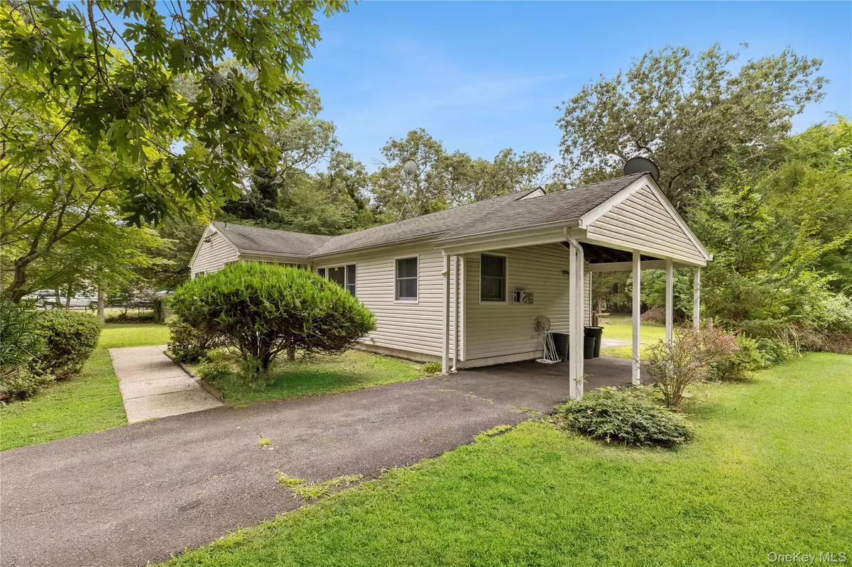 Coram, NY 11727,62 Margaret DR