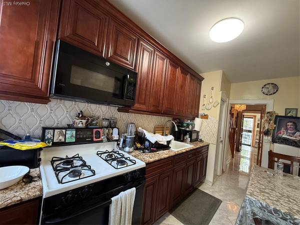Glendale, NY 11385,7813 74th ST