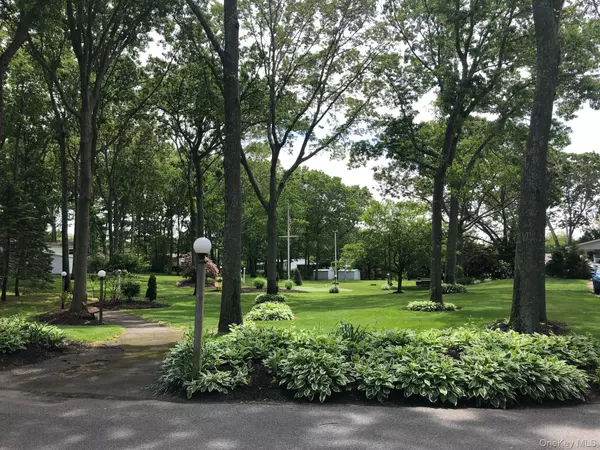 Riverhead, NY 11901,1661 OLD COUNTRY RD #500