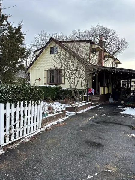 250 Florida AVE, Copiague, NY 11726