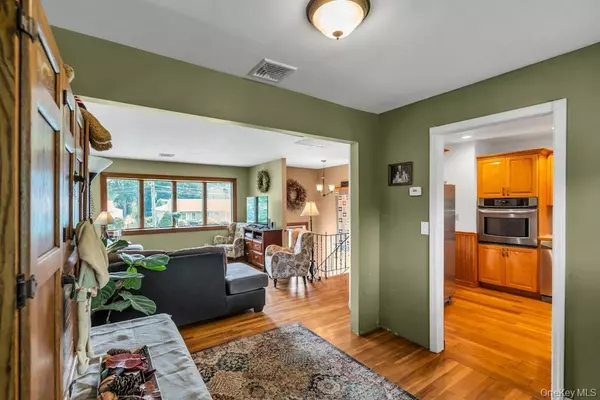 Blue Point, NY 11715,174 Division AVE