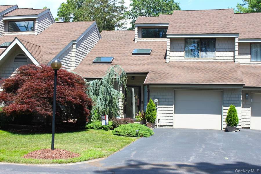 2 Rose CT, East Islip, NY 11730