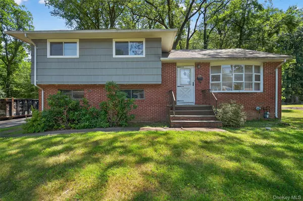 36 Mallory RD, Hillcrest, NY 10977