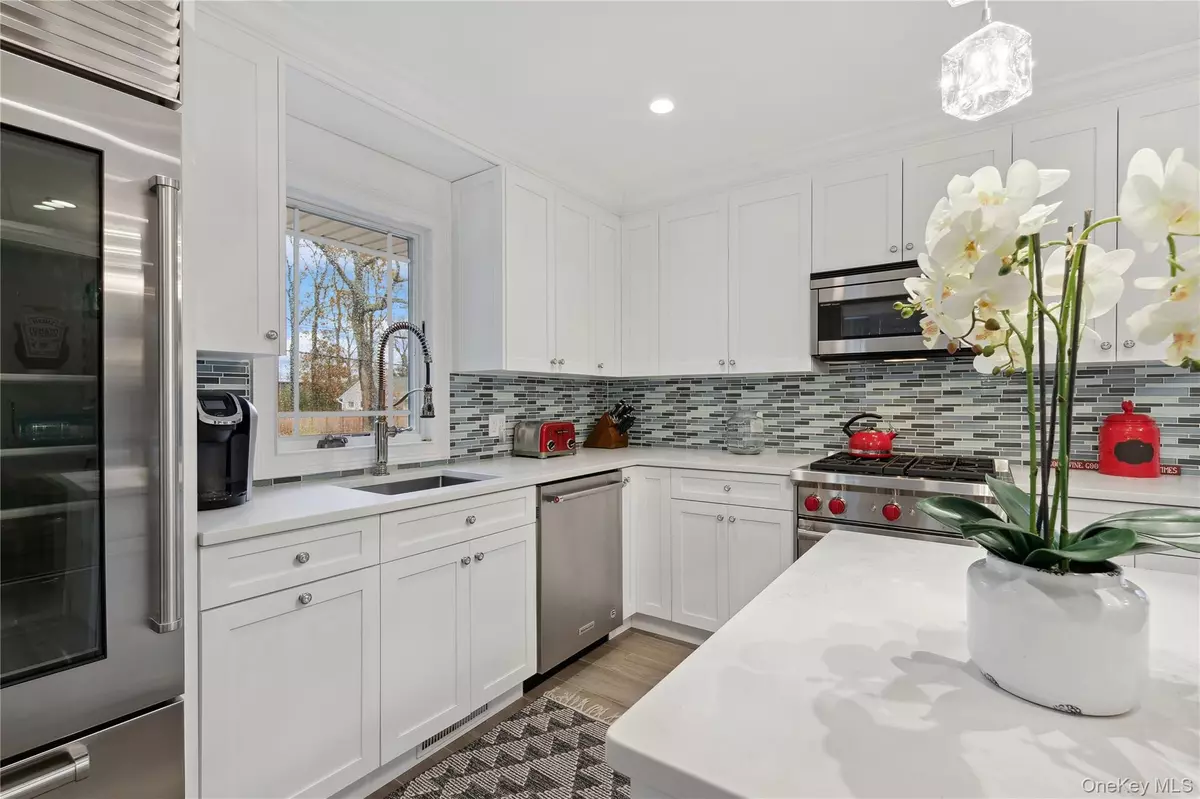Greenport, NY 11944,385 Wood LN