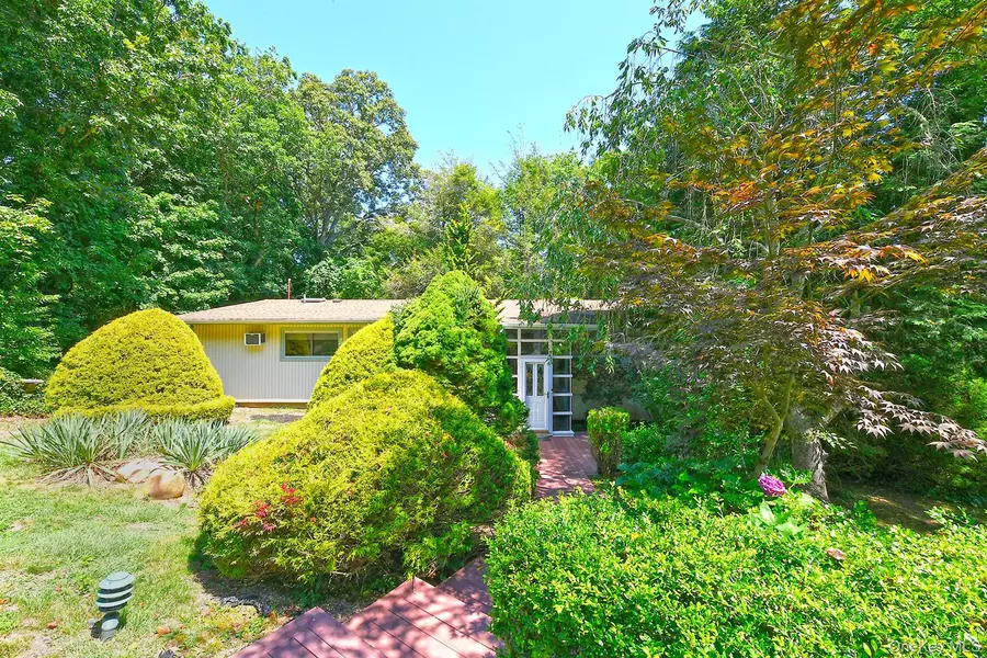 3 Shenandoah BLVD, Nesconset, NY 11767