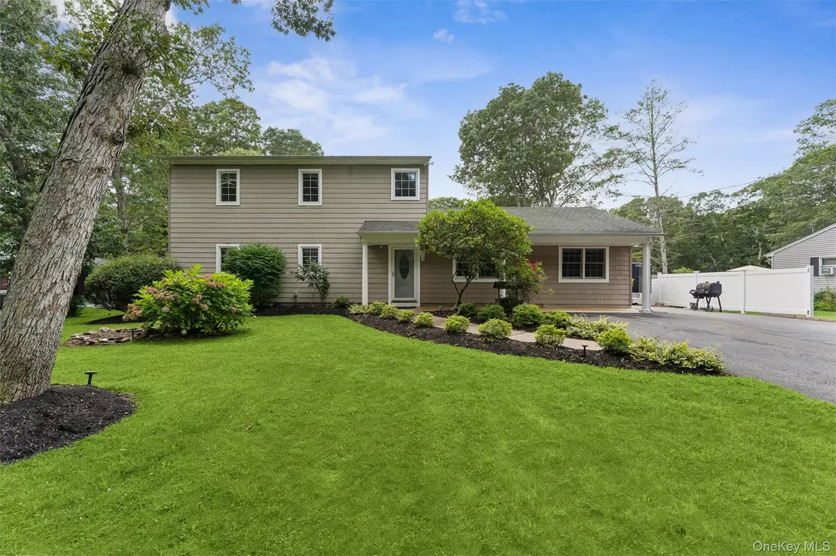 Center Moriches, NY 11934,28 Trainor Ave