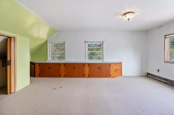 Levittown, NY 11756,3 Clover LN