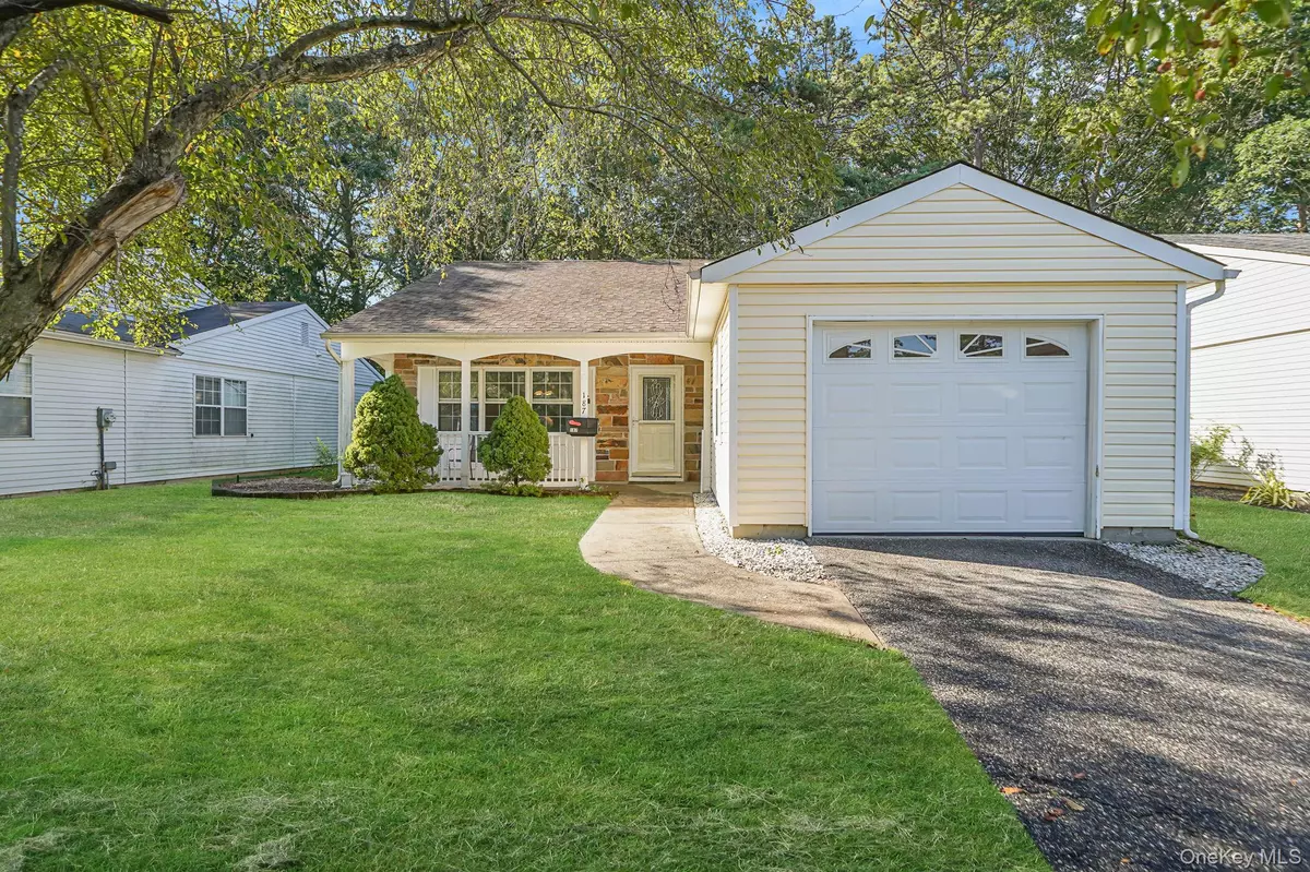 Ridge, NY 11961,187 Edinburgh DR