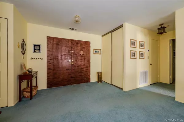 Rockville Centre, NY 11570,99 S Park AVE #206