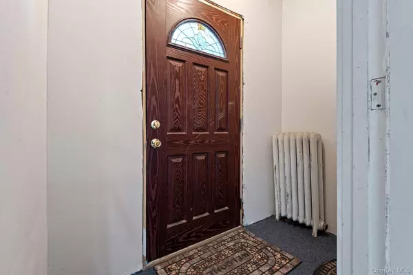 Hollis, NY 11423,9302 202nd ST
