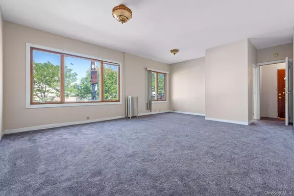 Hollis, NY 11423,9302 202nd ST