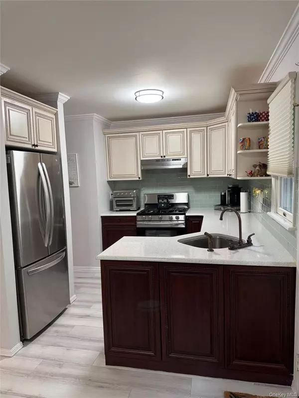 North Babylon, NY 11703,43 Primrose LN