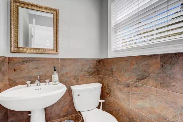 East Hills, NY 11576,22 Wren DR