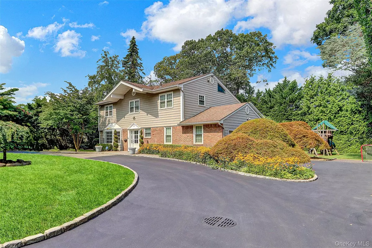 East Hills, NY 11576,22 Wren DR