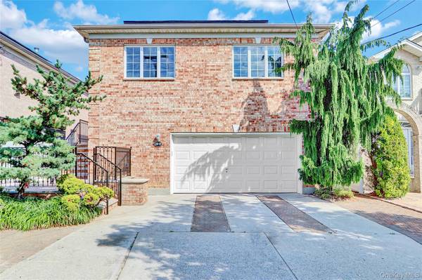150-27 3rd AVE, Beechhurst, NY 11357