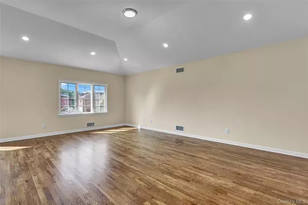 Beechhurst, NY 11357,150-27 3rd AVE