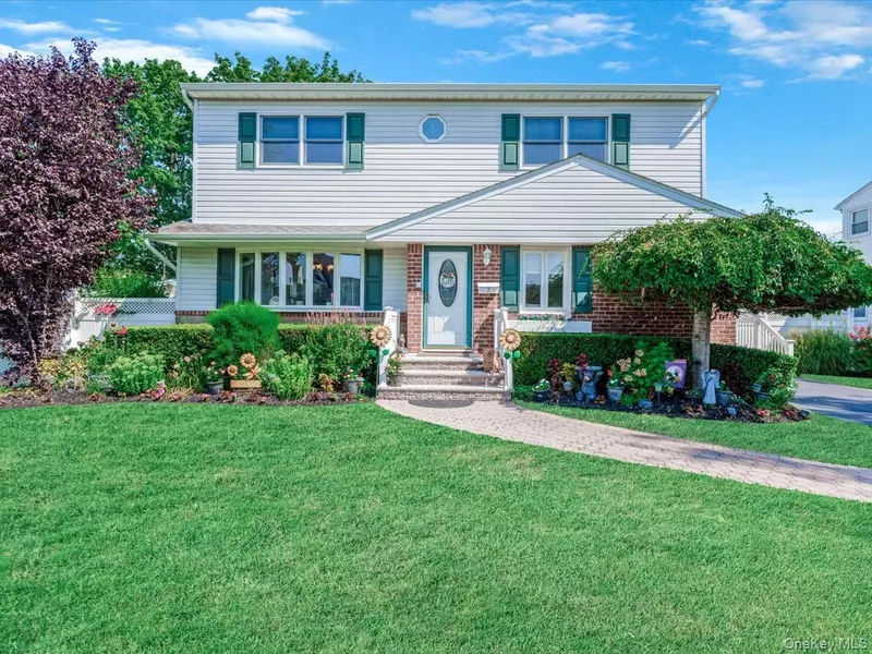 7 Cornell AVE, Hicksville, NY 11801