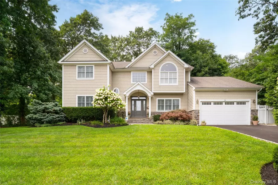 38 Landing LN, Port Jefferson, NY 11777