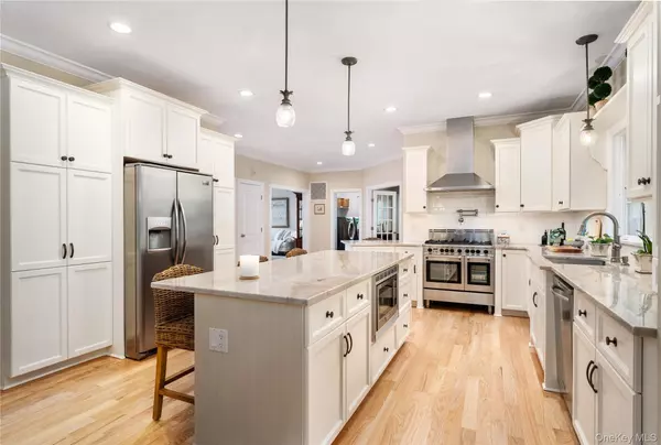 Port Jefferson, NY 11777,38 Landing LN