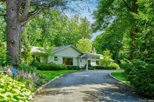 Sands Point, NY 11050,10 Woodland DR