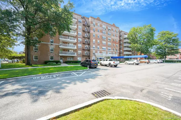 Howard Beach, NY 11414,8509 151st AVE #5H
