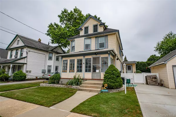 46 Lakewood BLVD, Lynbrook, NY 11563