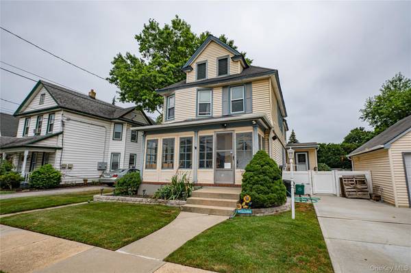46 Lakewood BLVD, Lynbrook, NY 11563