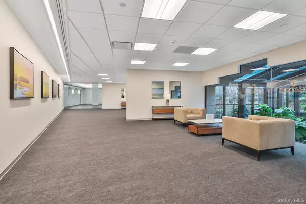 White Plains, NY 10606,4 Martine AVE #401