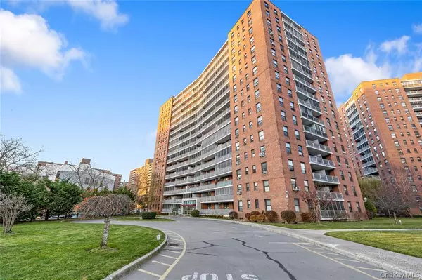 Rego Park, NY 11374,61-35 98th ST #11B