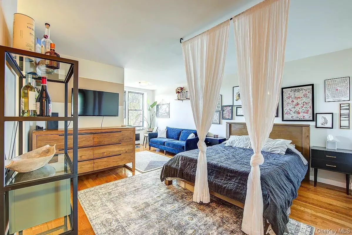 Forest Hills, NY 11375,67-30 Dartmouth ST #6R