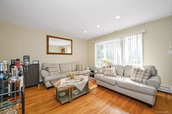 Whitestone, NY 11357,22-07 Parsons BLVD