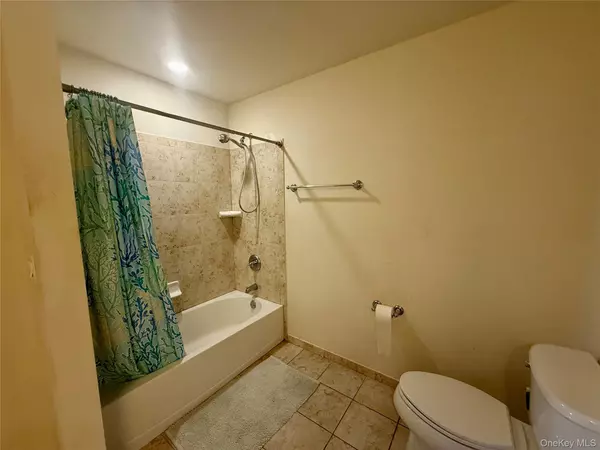 Holtsville, NY 11742,157 Wildwood CIR