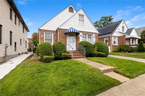 Floral Park, NY 11001,25407 84th RD