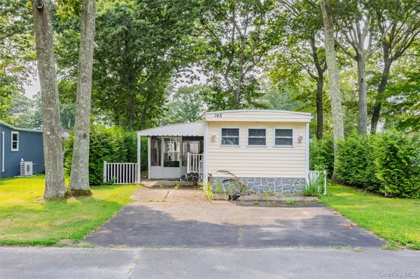 Calverton, NY 11933,703 Fresh Pond RD