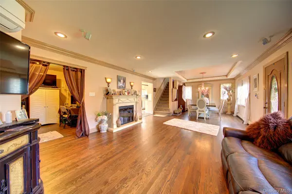 Franklin Square, NY 11010,997 Glen DR