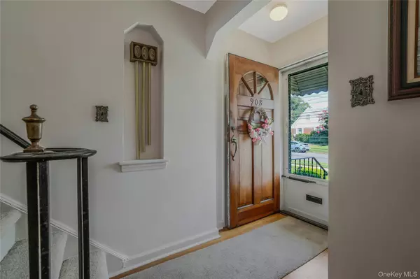 New Hyde Park, NY 11040,908 6th AVE