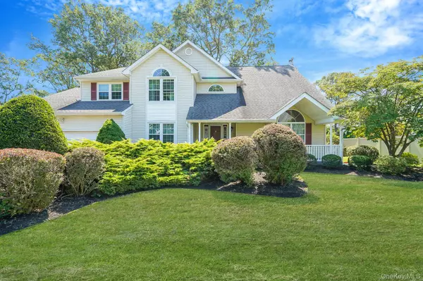 59 Buckingham DR, Holbrook, NY 11741