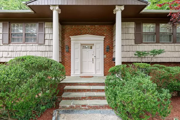 Great Neck, NY 11021,8 Pine DR