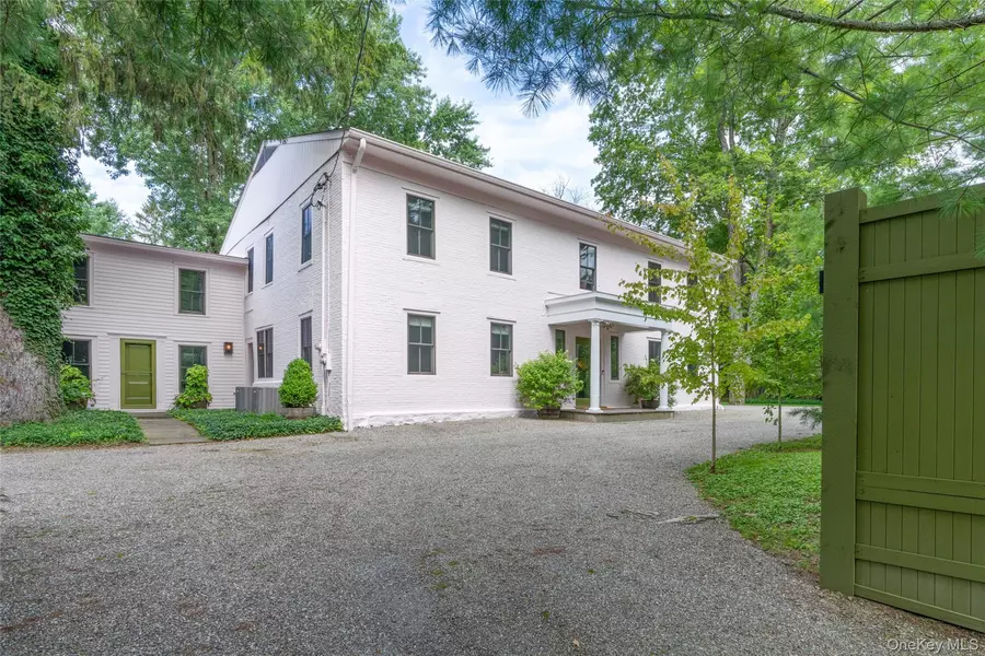 2461 Salt Point TPKE, Clinton Corners, NY 12514