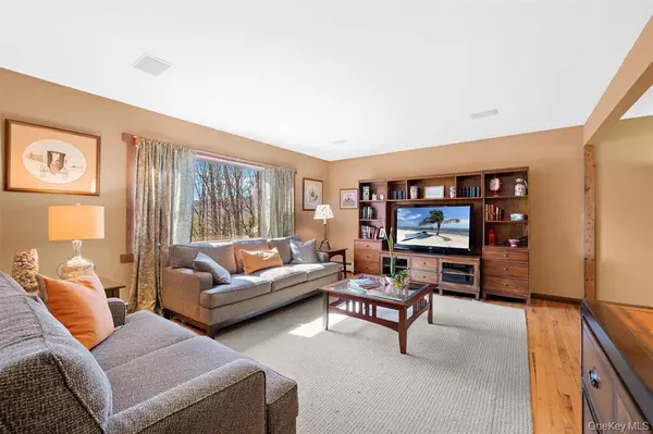 Highland Mills, NY 10930,21 Janice DR
