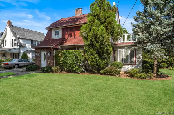 Floral Park, NY 11001,39 Remsen LN