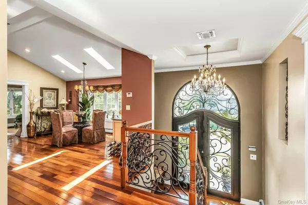 Merrick, NY 11566,3101 Lonni LN